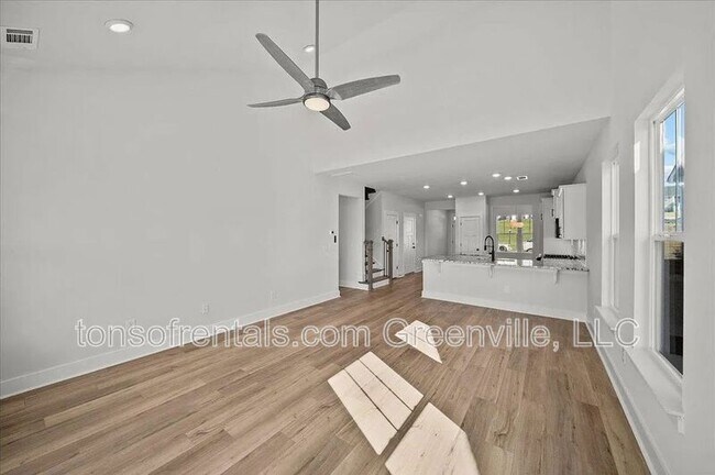 Building Photo - 415 Ml Pk Wy