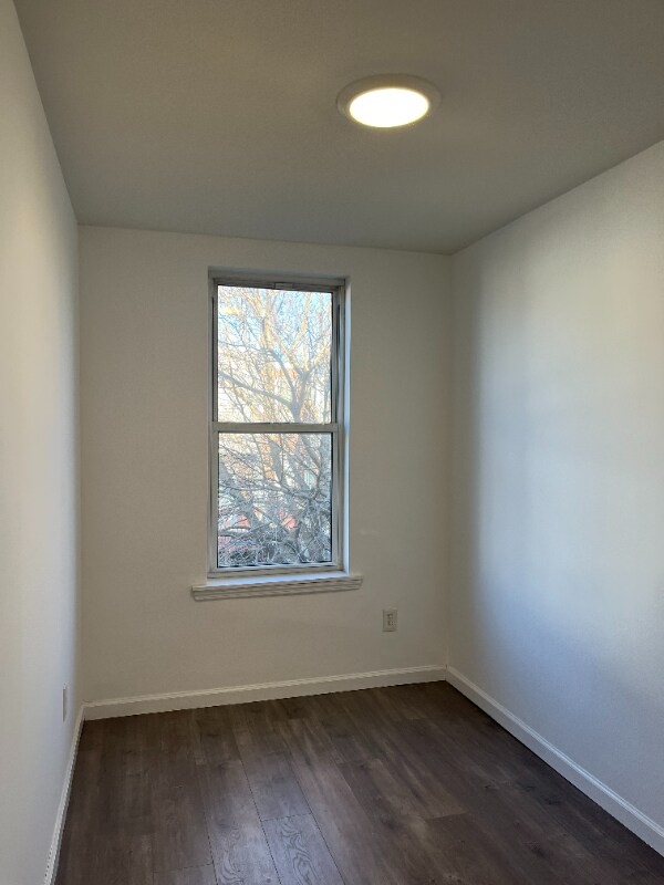 Building Photo - 1369 Kennedy St