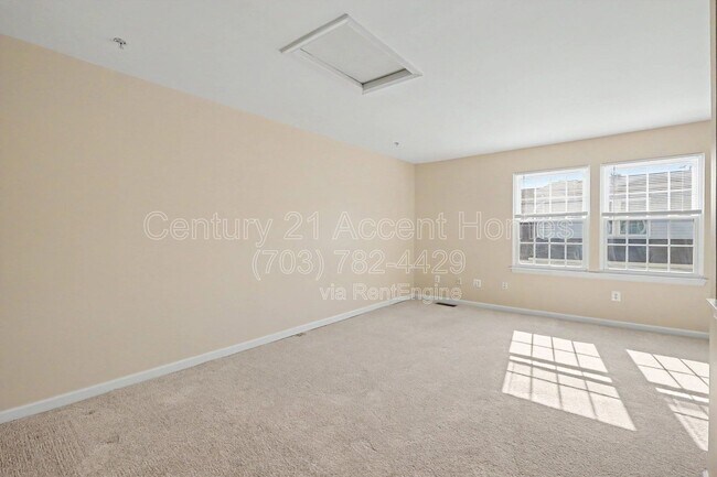 Building Photo - 968 Harrison Cir