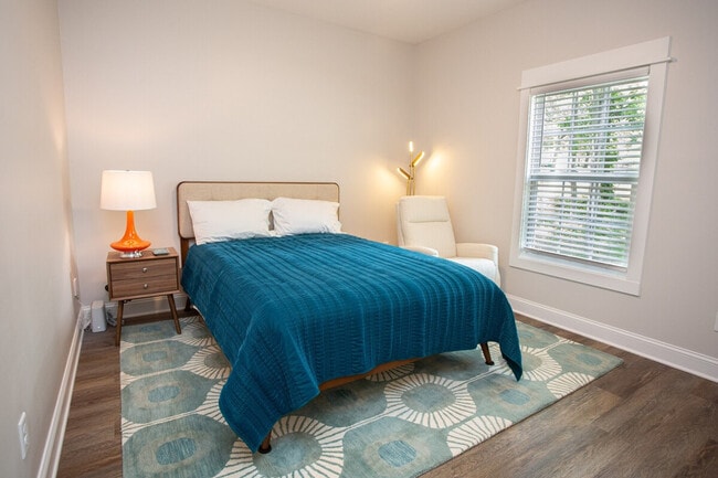 Building Photo - 2202 Elkridge Dr