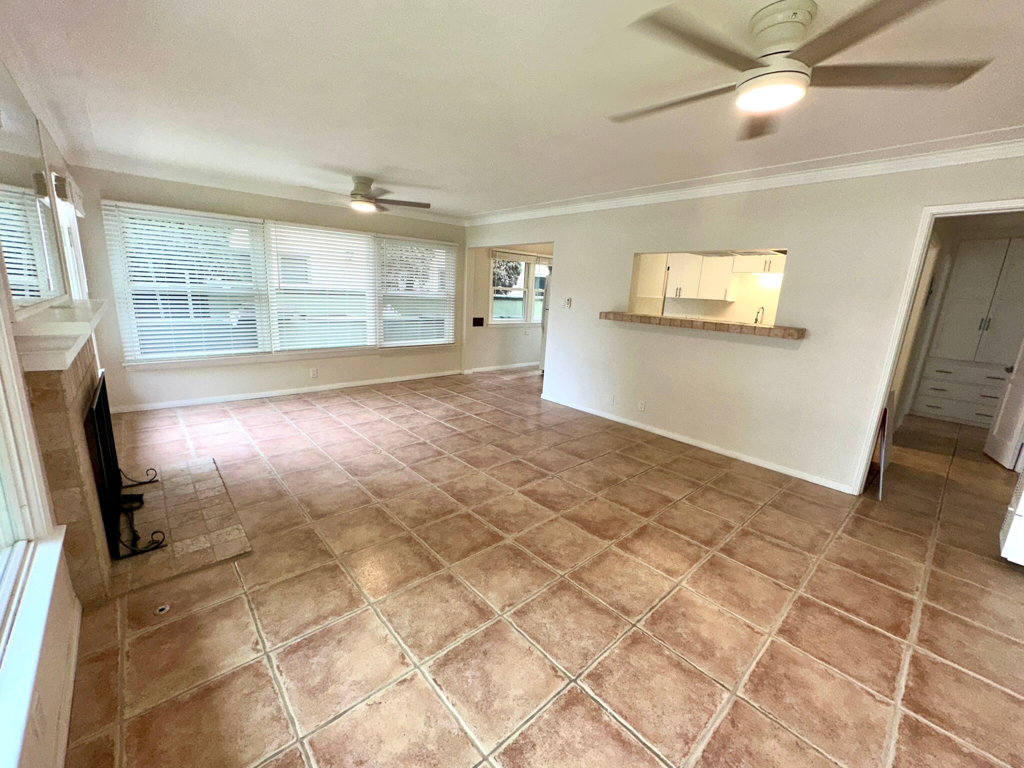 Oversized 16"x16" tiles - 1033 Pearl St