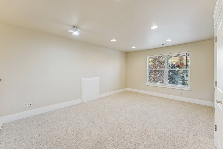 Building Photo - 541 Craftsman Way