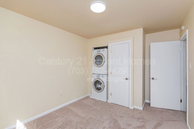 Building Photo - 14447 Cool Oak Ln