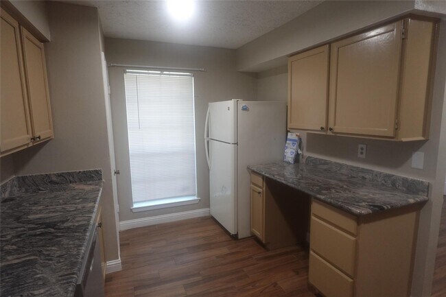 Building Photo - 3351 Deermoss Dr