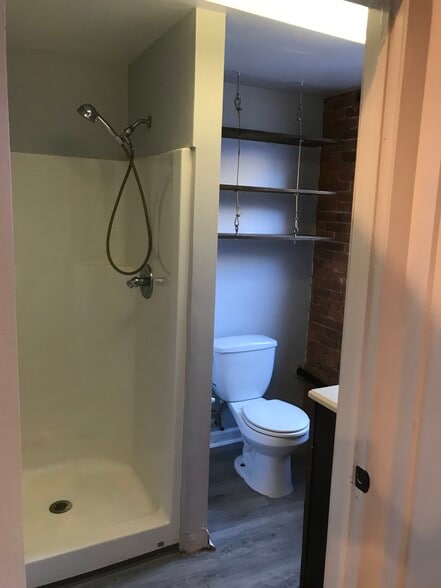 Building Photo - 464 Pratt Street Ext