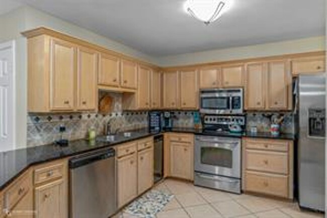 Building Photo - North Bossier Townhouse