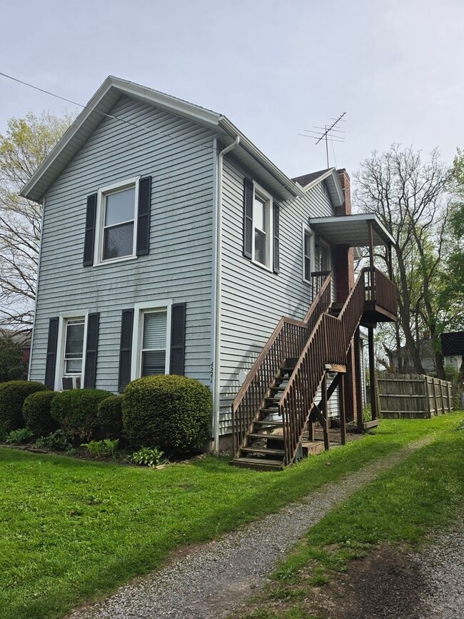 Building Photo - Kent 1 Bedroom 1 Bath (Upstairs Apartment)