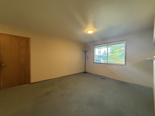 Building Photo - 915 Park Dr