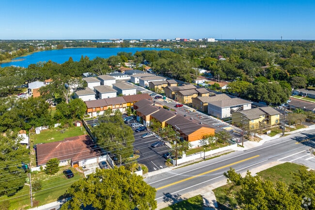 Aerial Photo - 915 Ariana Apartment Community