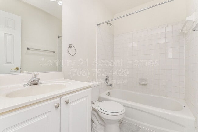 Building Photo - 4035 Cressida Pl