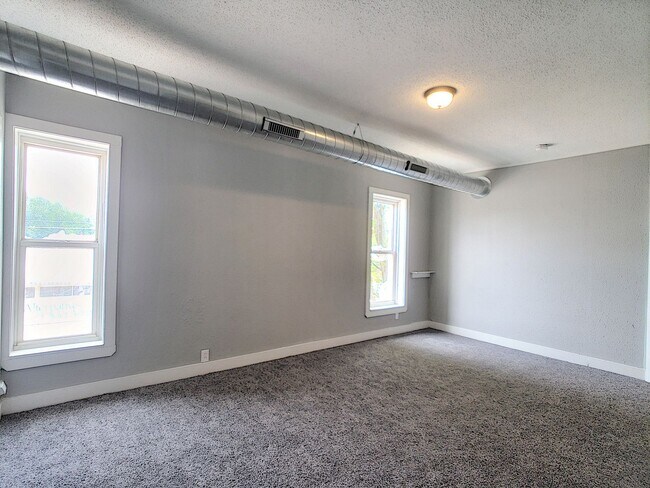 Building Photo - 702-704-704 18th Ave