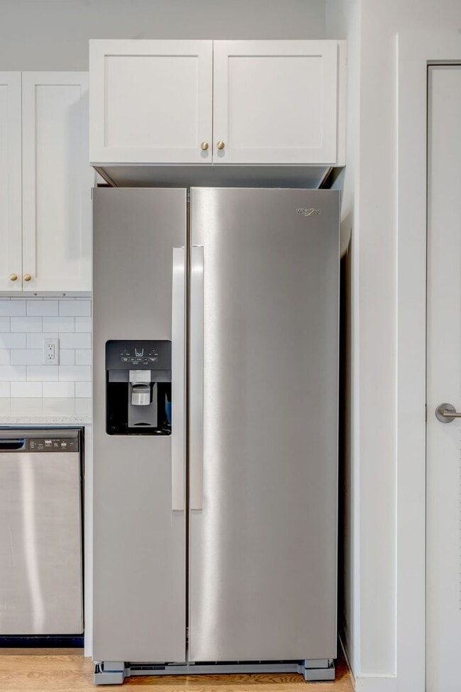 Building Photo - **Move-In Special - $500 off first month's rent**