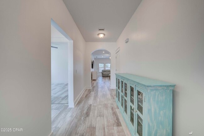 Building Photo - 6813 S Lagoon Dr