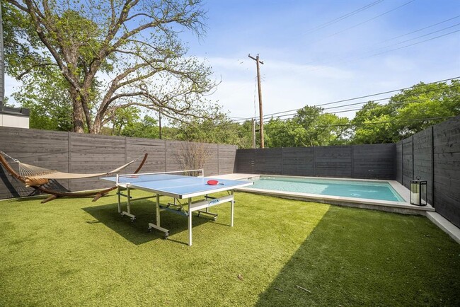 Building Photo - 2003 Melridge Pl