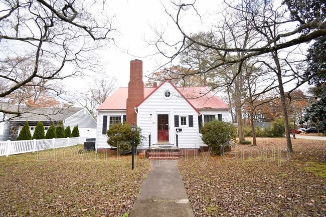 Building Photo - 702 Poole Dr
