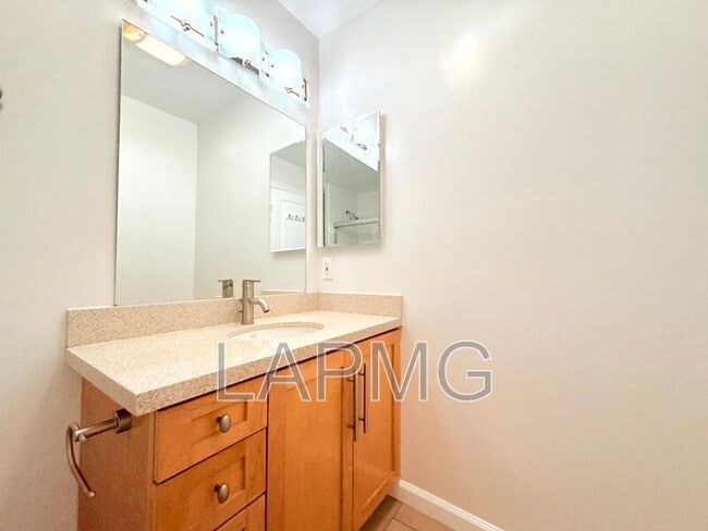 Building Photo - 4702 Fulton Ave