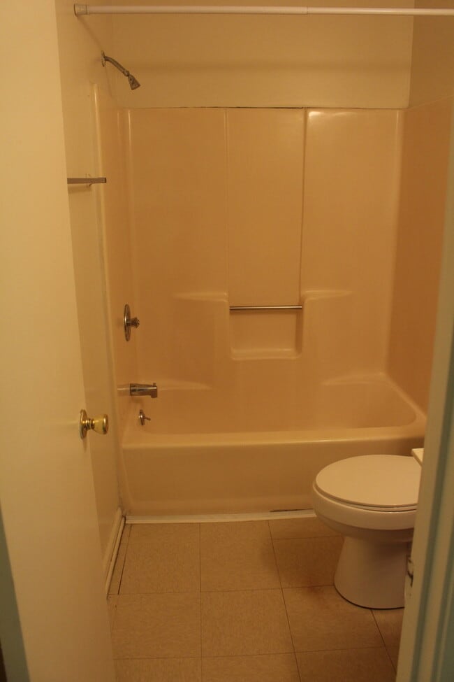 Building Photo - Adorable Studio Cottage in Central