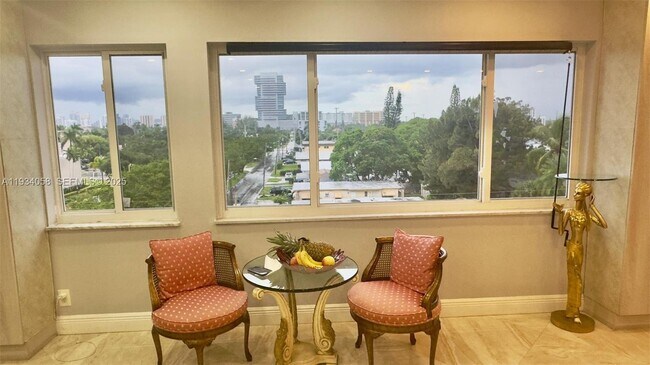 Building Photo - 329 SE 3rd St