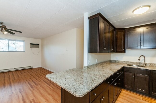 Primary Photo - 43 Burnham St