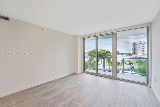 Building Photo - 1500 Bay Rd