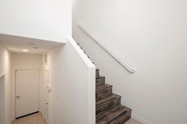 Building Photo - Upgraded Mission Valley 2 Bed 2.5 Bath at the Terraces of Escala! Small Pet OK!