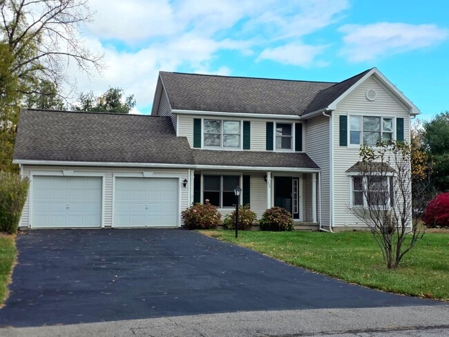Building Photo - Spacious 3 bed 2.5 Bath Home Ready to Rent! Don’t Miss Out!