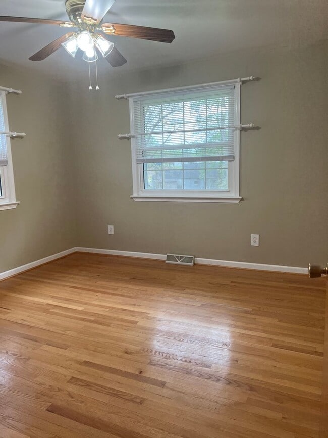 Building Photo - 733 Pine St