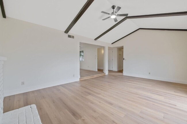 Building Photo - UPDATED CLOVIS HOME