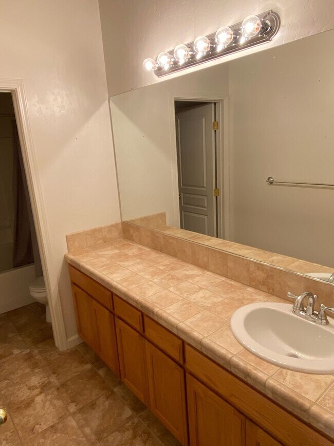 Building Photo - 6245 W Whitley Ave