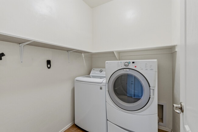 Building Photo - 677 W Pizzicato Ln