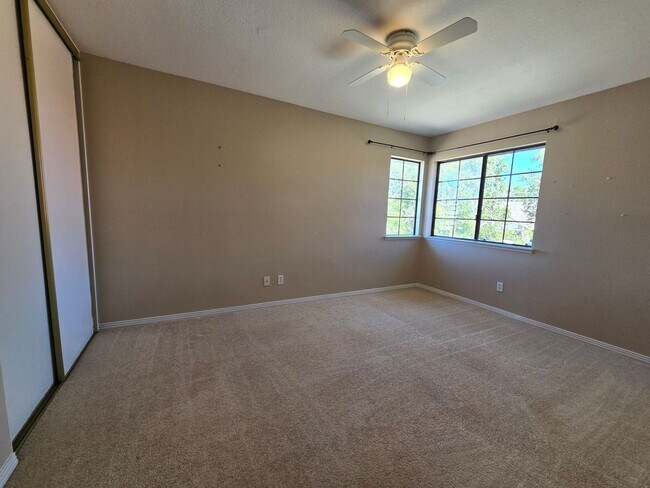 Building Photo - 39354 Longhorn Ct