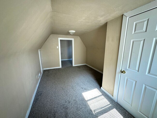 Building Photo - 337 N Ellis St