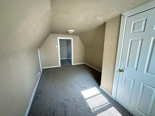 Building Photo - 6 Bedroom / 2 Bathroom House - NEXT TO SEMO's CAMPUS, LARGE YARD, INTERNET INCLUDED