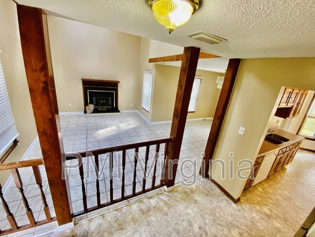 Building Photo - 604 Birchridge Ct