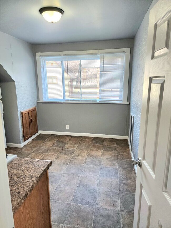 Building Photo - 13th Street Duplex