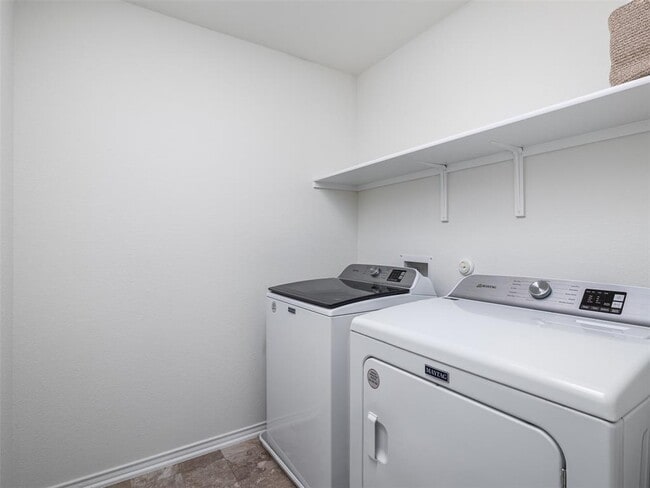 Building Photo - 7106 Summer Tanager Dr