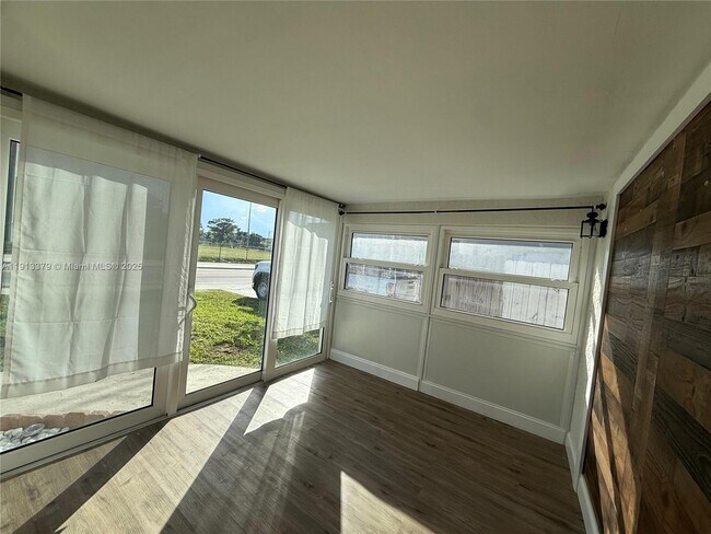 Building Photo - 601 SW 10th St