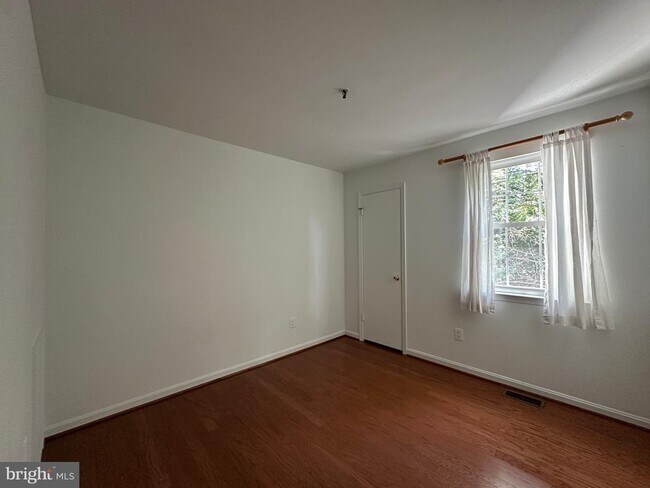 Building Photo - 7607 Lee Landing Dr