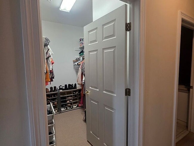 Building Photo - "Charming 2-Bed, 2-Bath Spacious Retreat in Norfolk - 1,500 Sq Ft of Modern Comfort!"