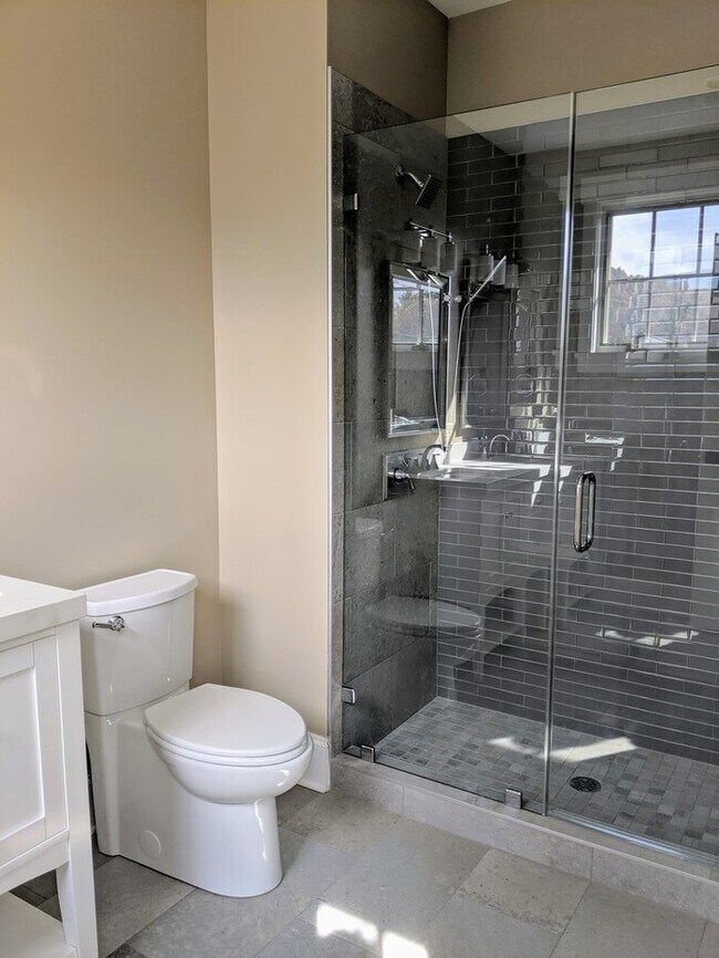 Building Photo - Luxurious Cheshire Village Town-home!