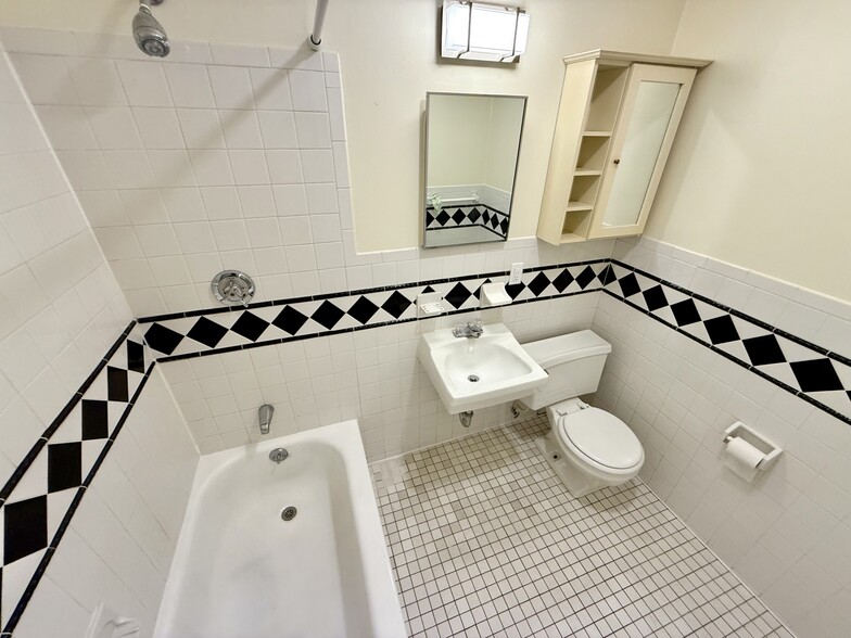 Building Photo - 558 Columbus Ave