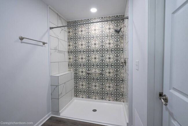 Building Photo - 727 Grandmas House