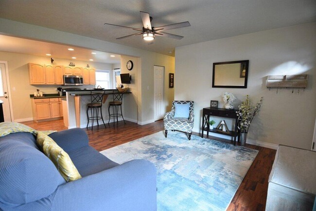 Building Photo - 222 Ridgeway Dr