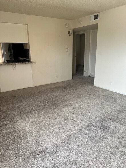 Building Photo - 345 S Sunset St