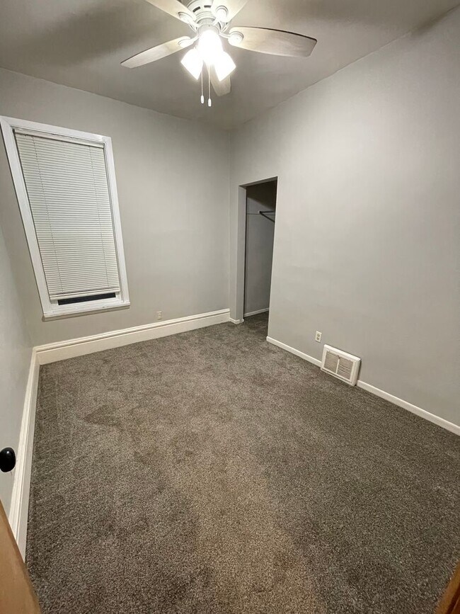 Building Photo - 410 N 52nd Ave W