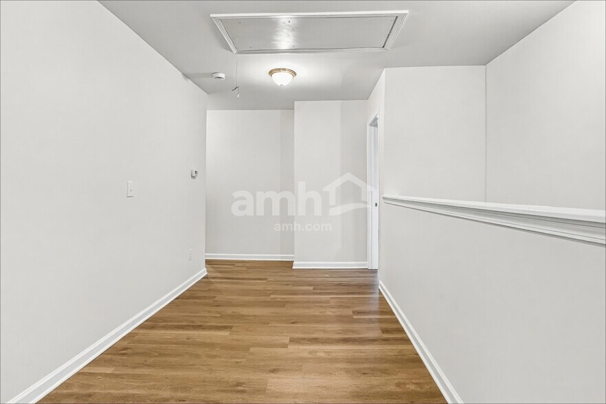 Building Photo - 305 Switchback Street