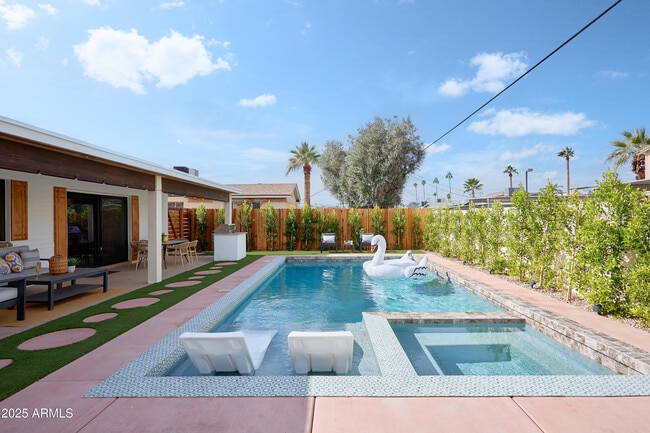 Building Photo - 7320 E Latham St