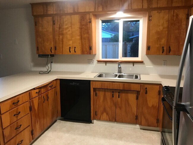 Building Photo - 3 Bed 1.75 Bath SFR Rambler Everett