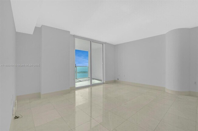 Building Photo - 2101 Brickell Ave