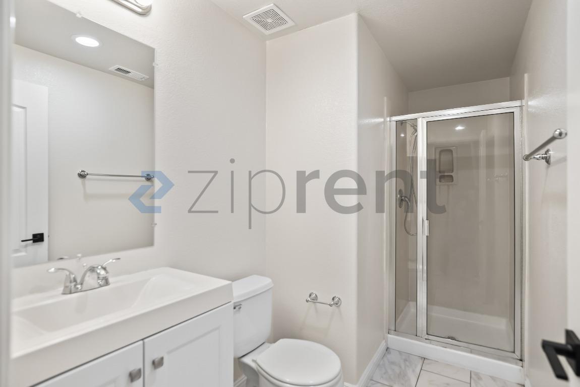 Building Photo - 722 Kingsford Way